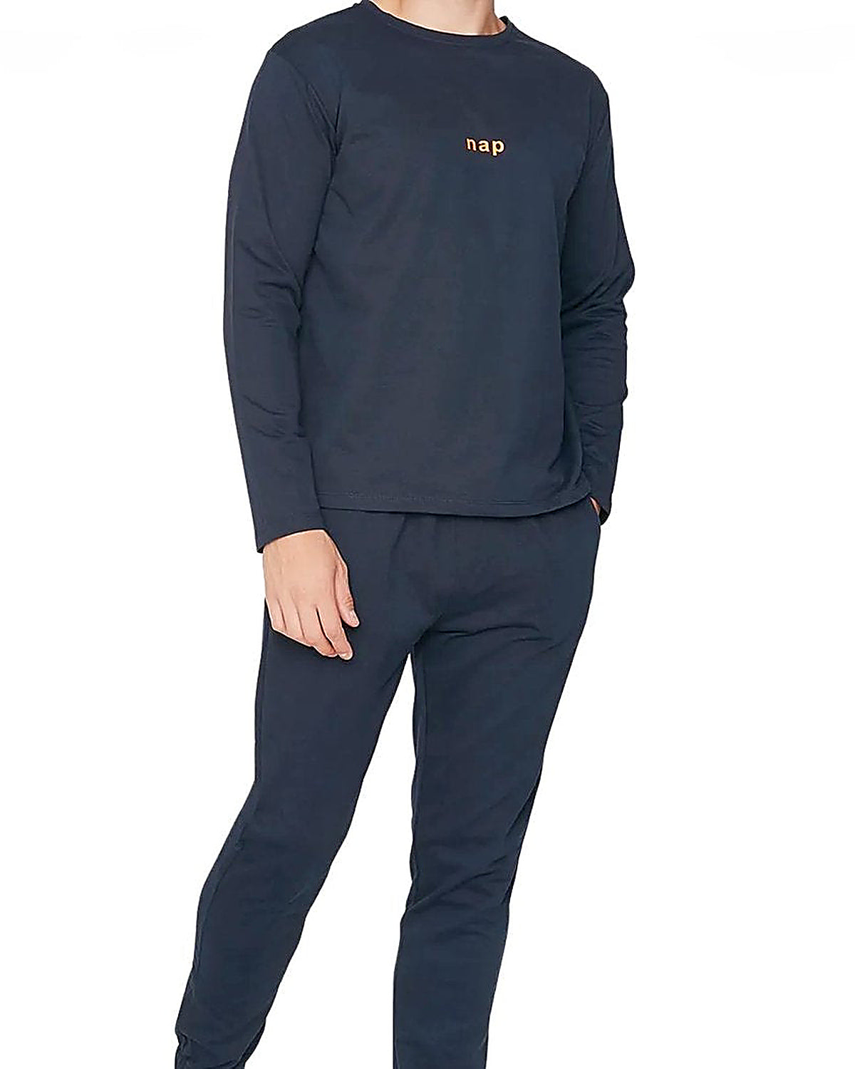 Pyjama homme hiver bleu marine porté de face, haut à manches longues et pantalon assorti