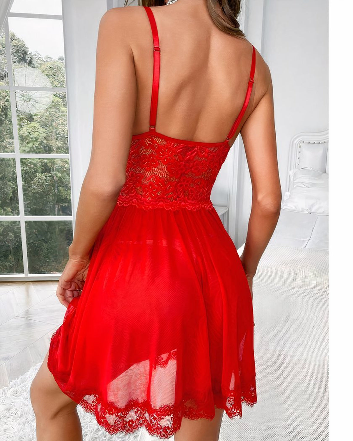 Dos en dentelle de la nuisette rouge