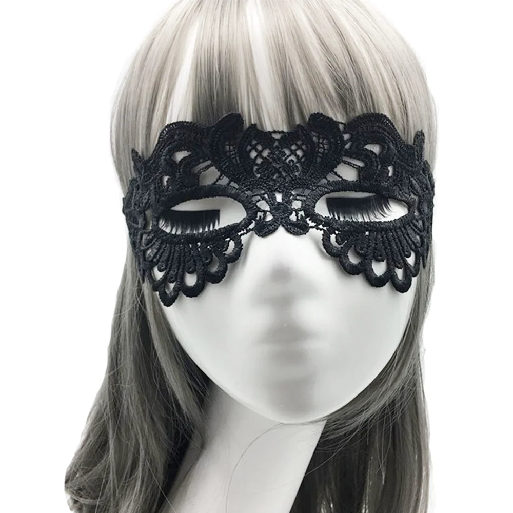 Masque en dentelle noire vu de face