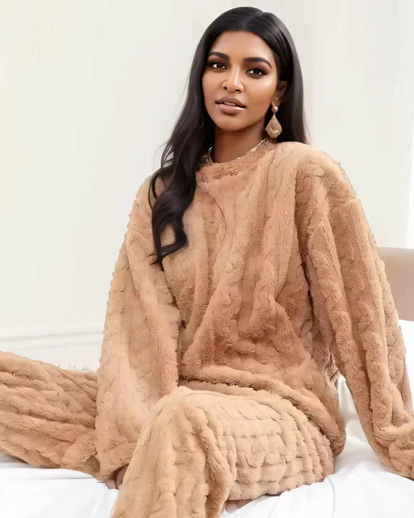 Pyjama femme d'hiver en pilou peluche, coloris beige, haut et pantalon assortis