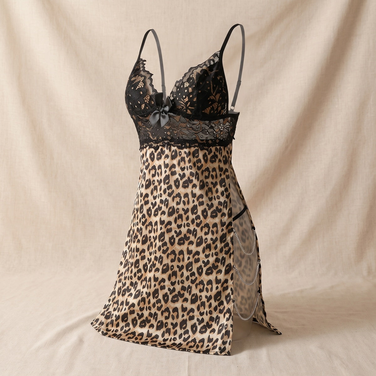 Nuisette leopard fantome dentelle noire et fente laterale Image