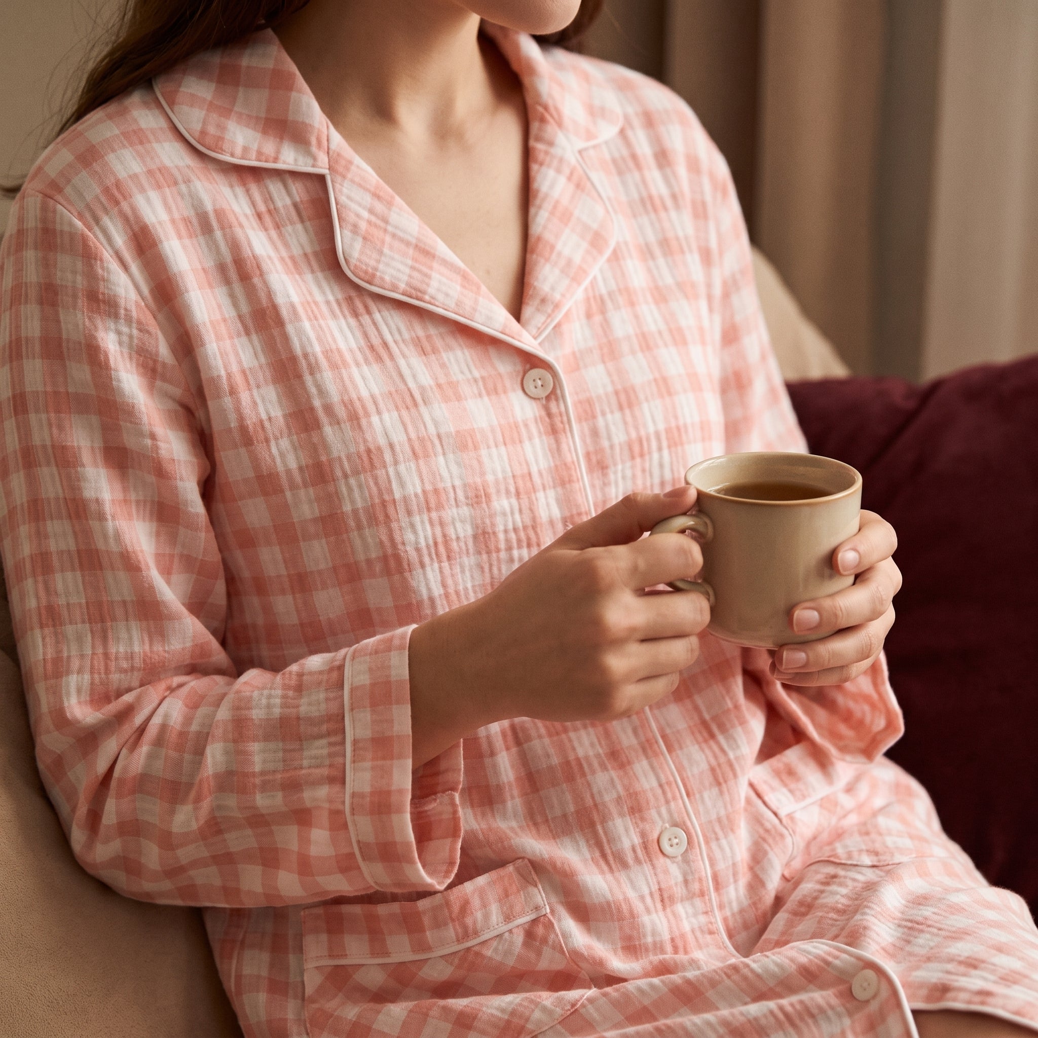 Plan boudoir cosy de la robe de chambre a carreaux Image