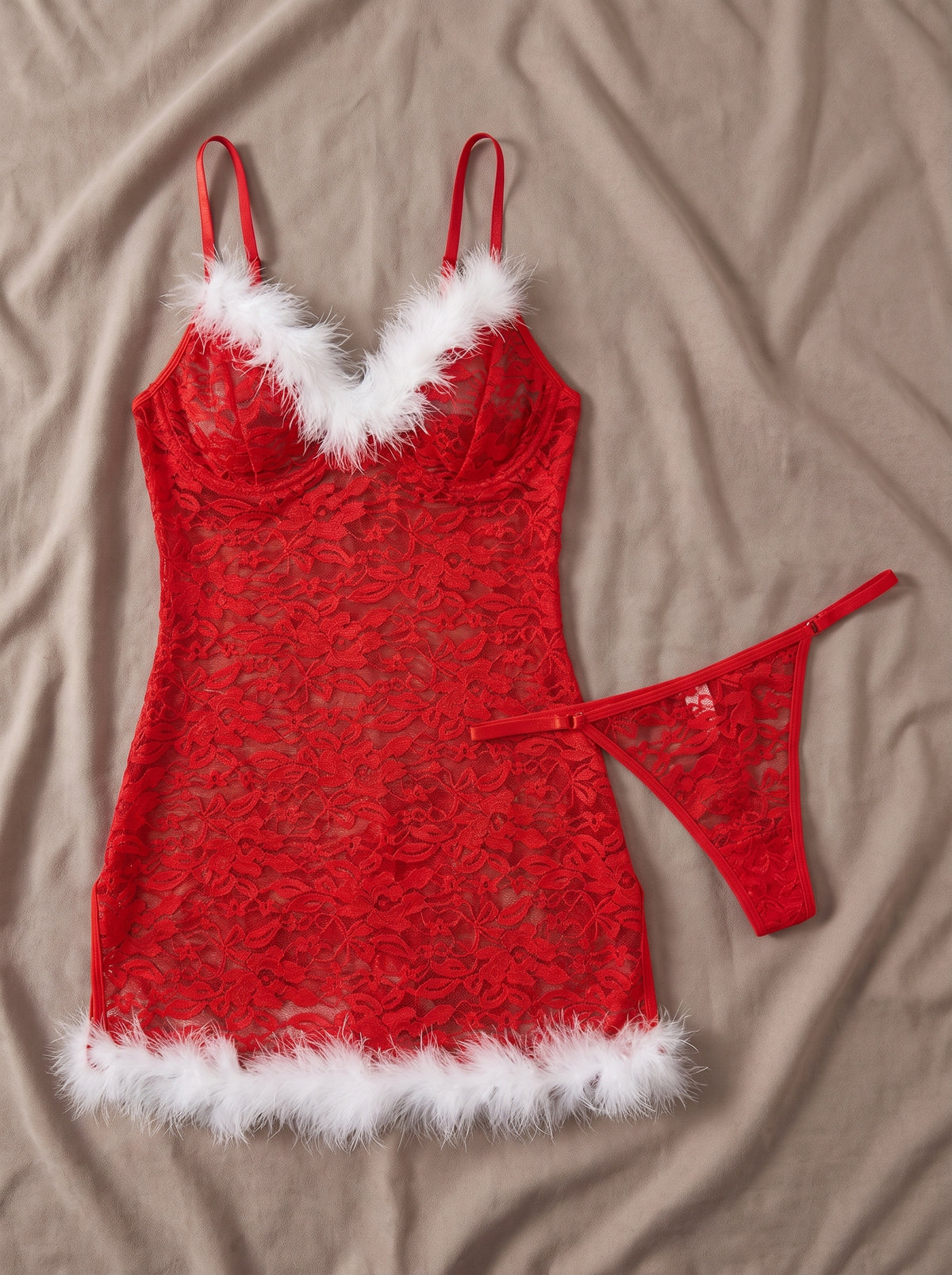 Ensemble nuisette de Noël rouge transparente et string assorti posés à plat