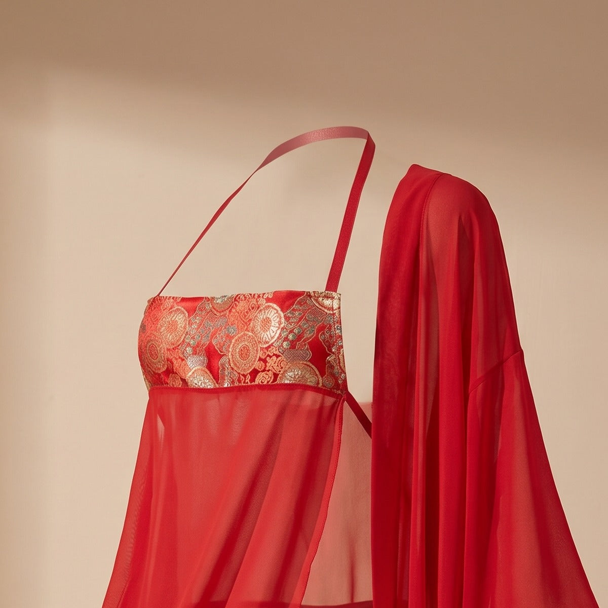 Bustier en brocart rouge et or de la nuisette string Image