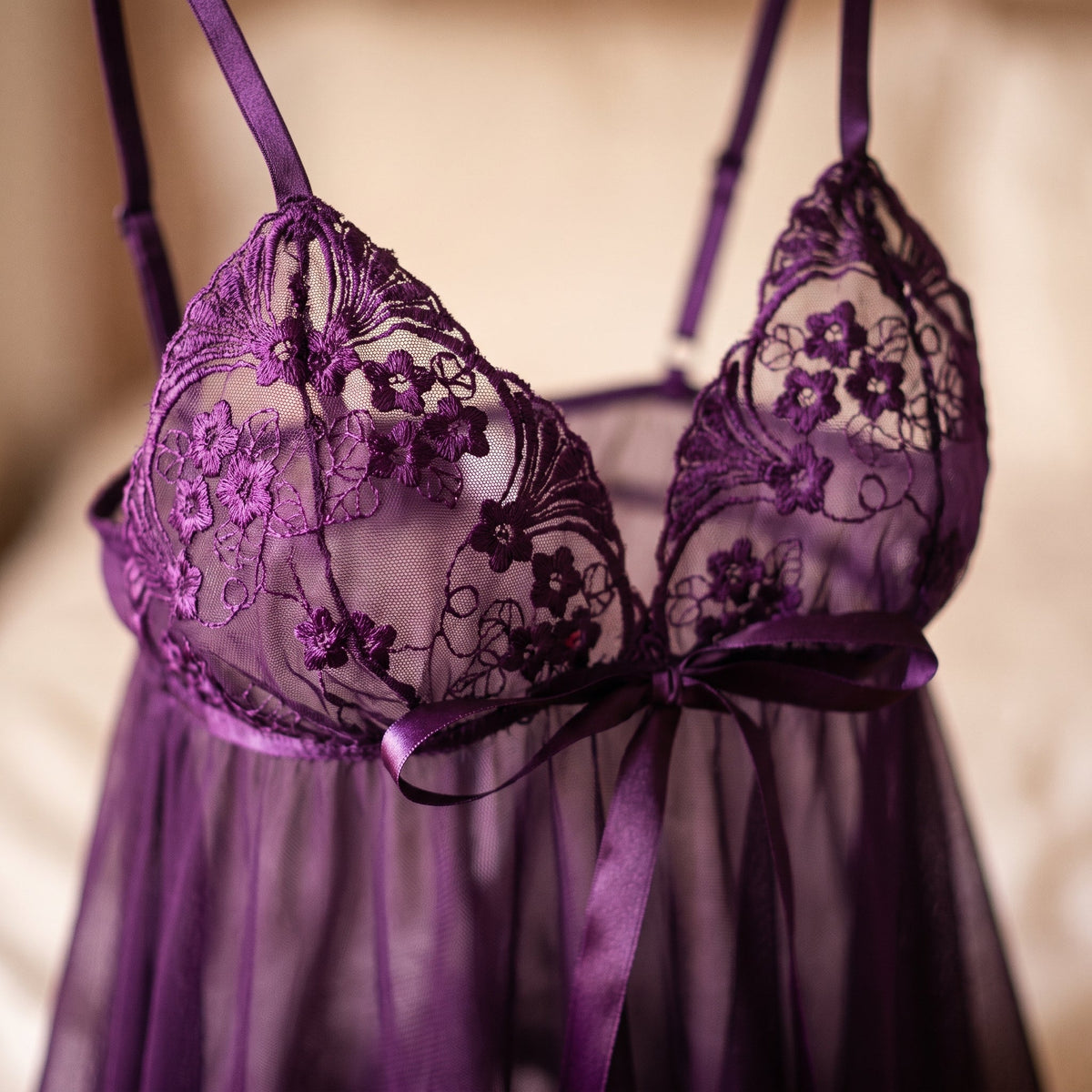 Detail produit nuisette-violette-brodee-grande-a-taille-a-string