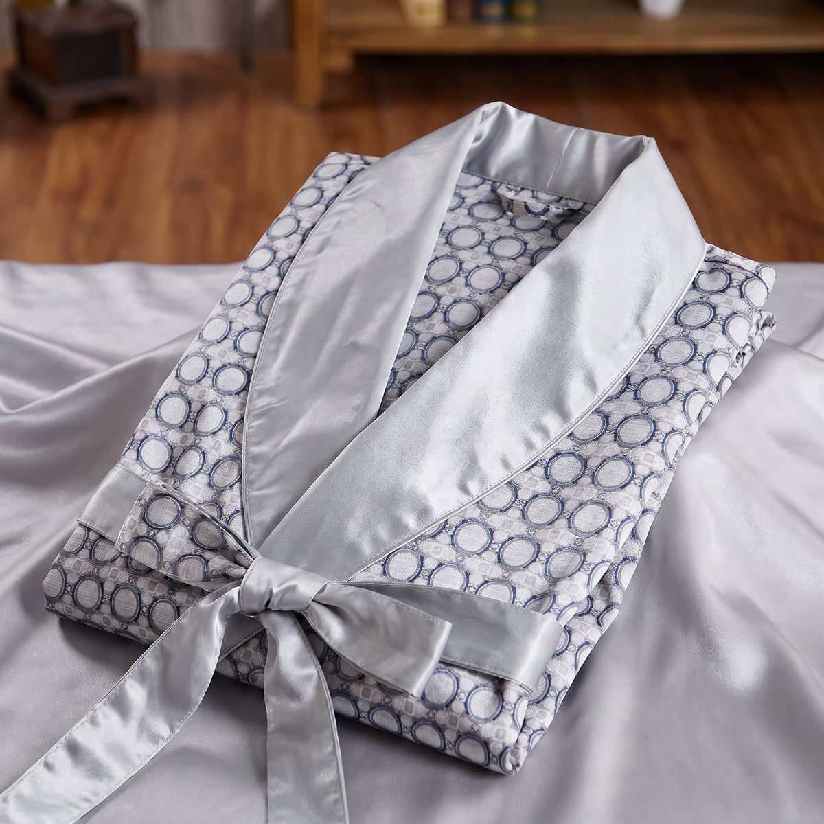 Detail produit robe-de-chambre-satinee-et-legere-pour-homme