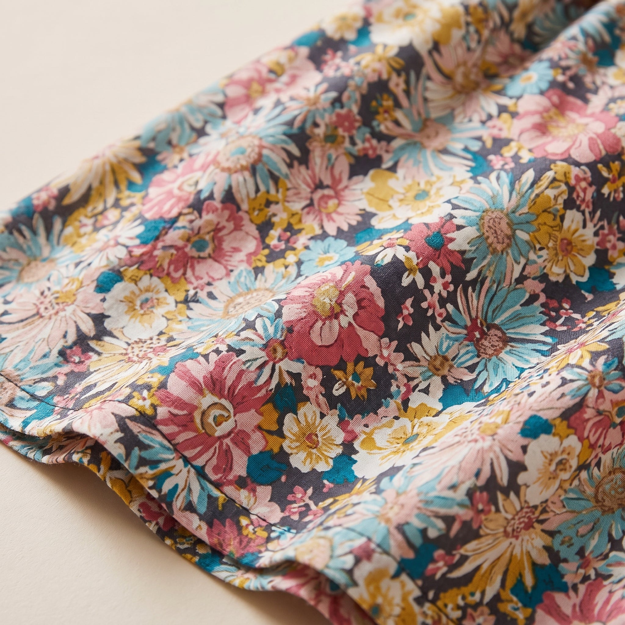 Détail du coton à imprimé fleuri multicolore Image