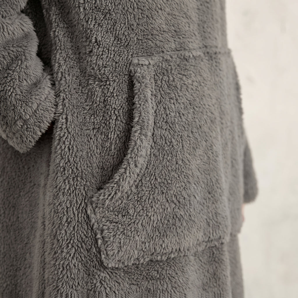 Détail de la poche et de la texture polaire duveteuse
