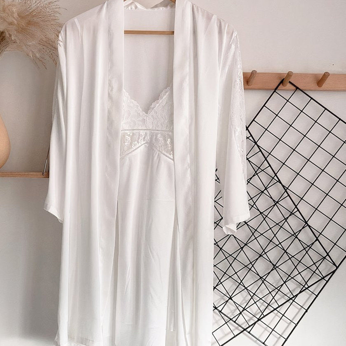 Ensemble nuisette et kimono blanc coordonné Image