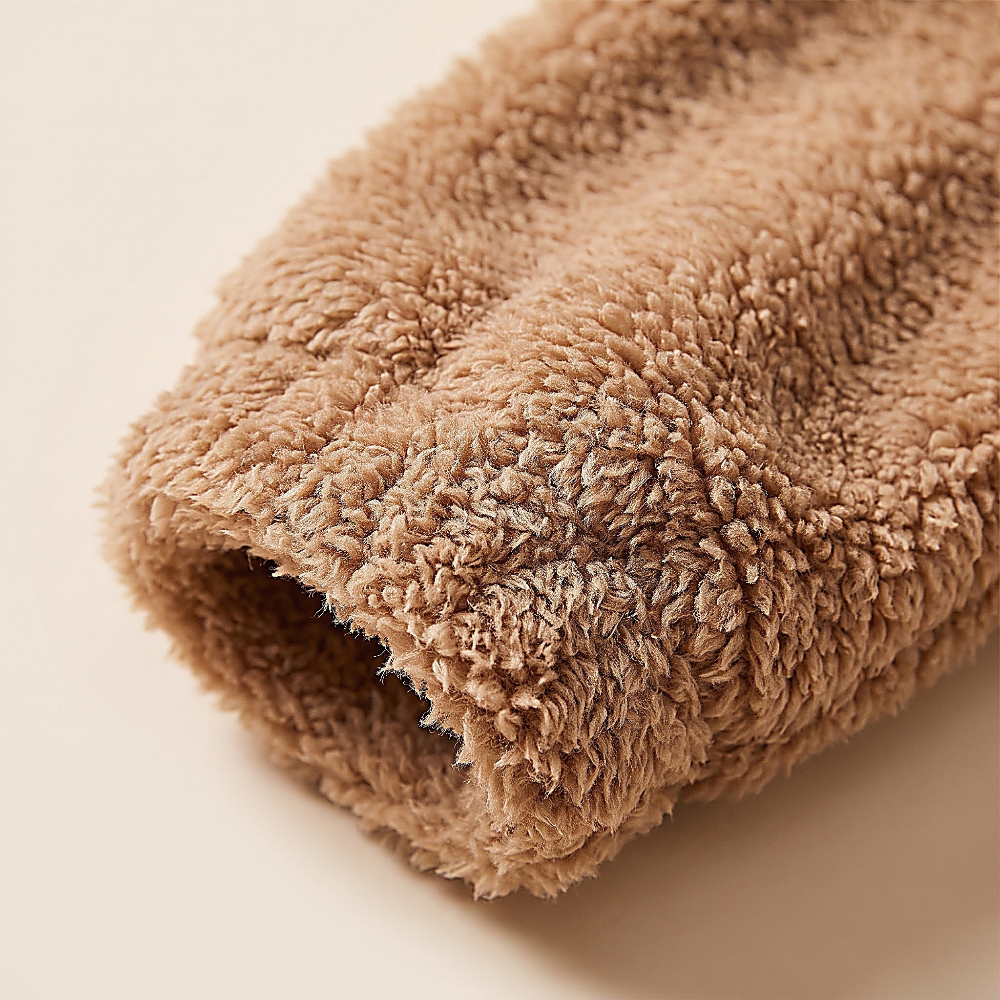 Détail de la matière peluche teddy moelleuse camel Image