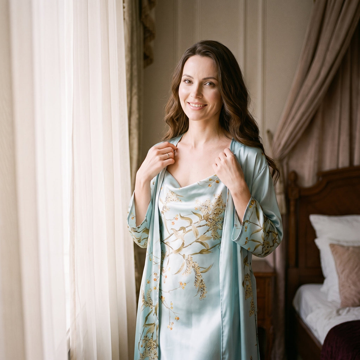 Detail produit ensemble-nuisette-et-kimono-bleu-satine-avec-motif-floral