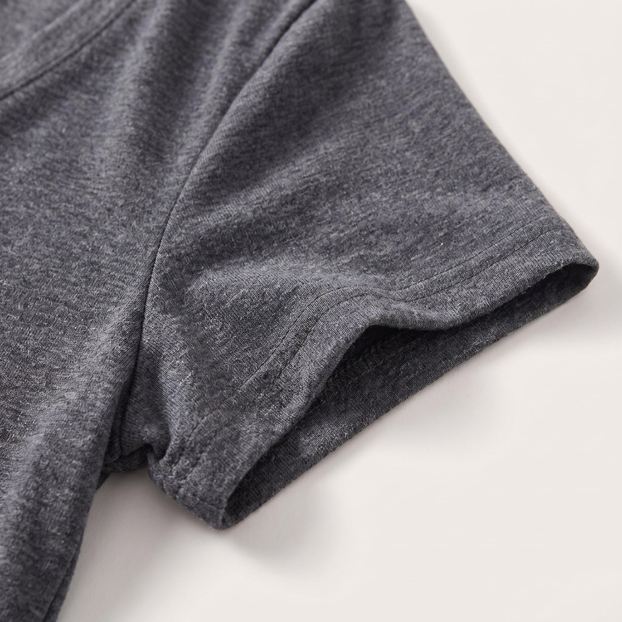 Détail de la matière jersey gris chiné doux Image