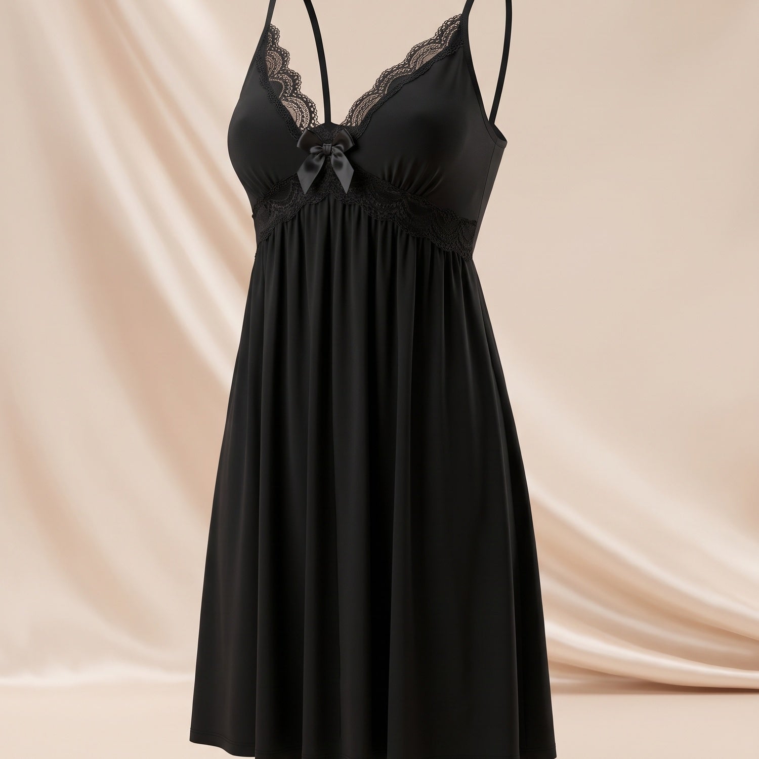 Silhouette de la nuisette courte noire, coupe empire fluide Image