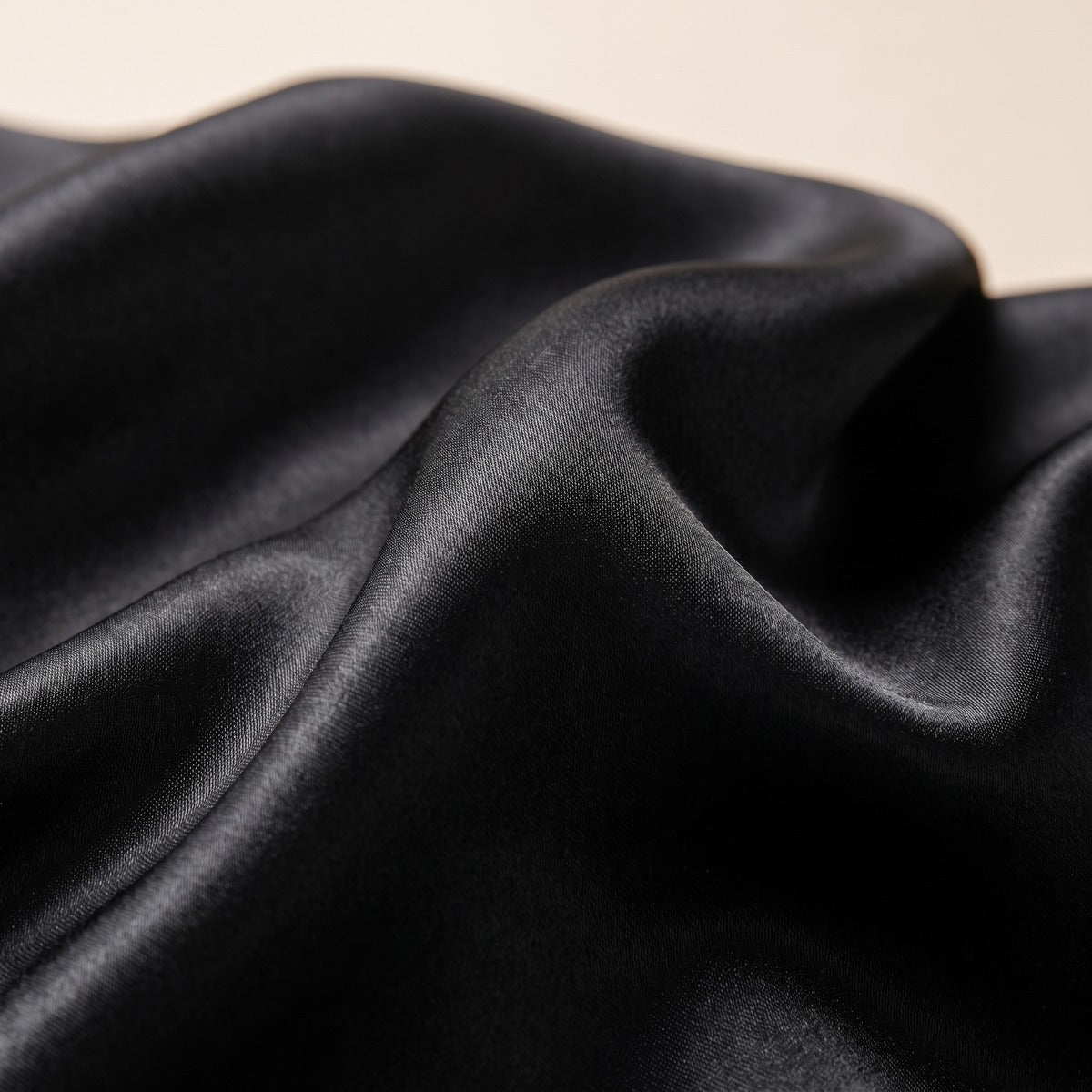 Gros plan texture soyeuse satin noir drape Image