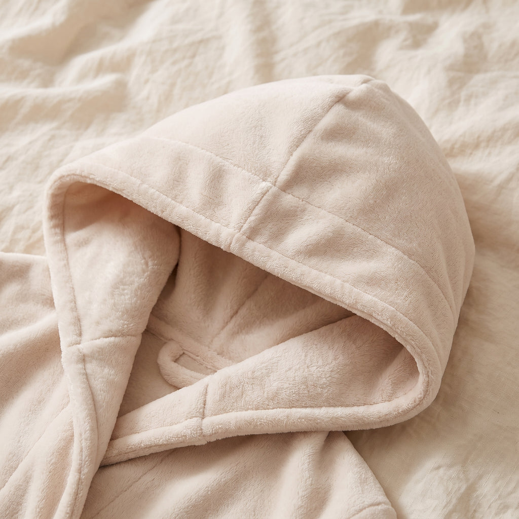 La capuche doublée et son large revers