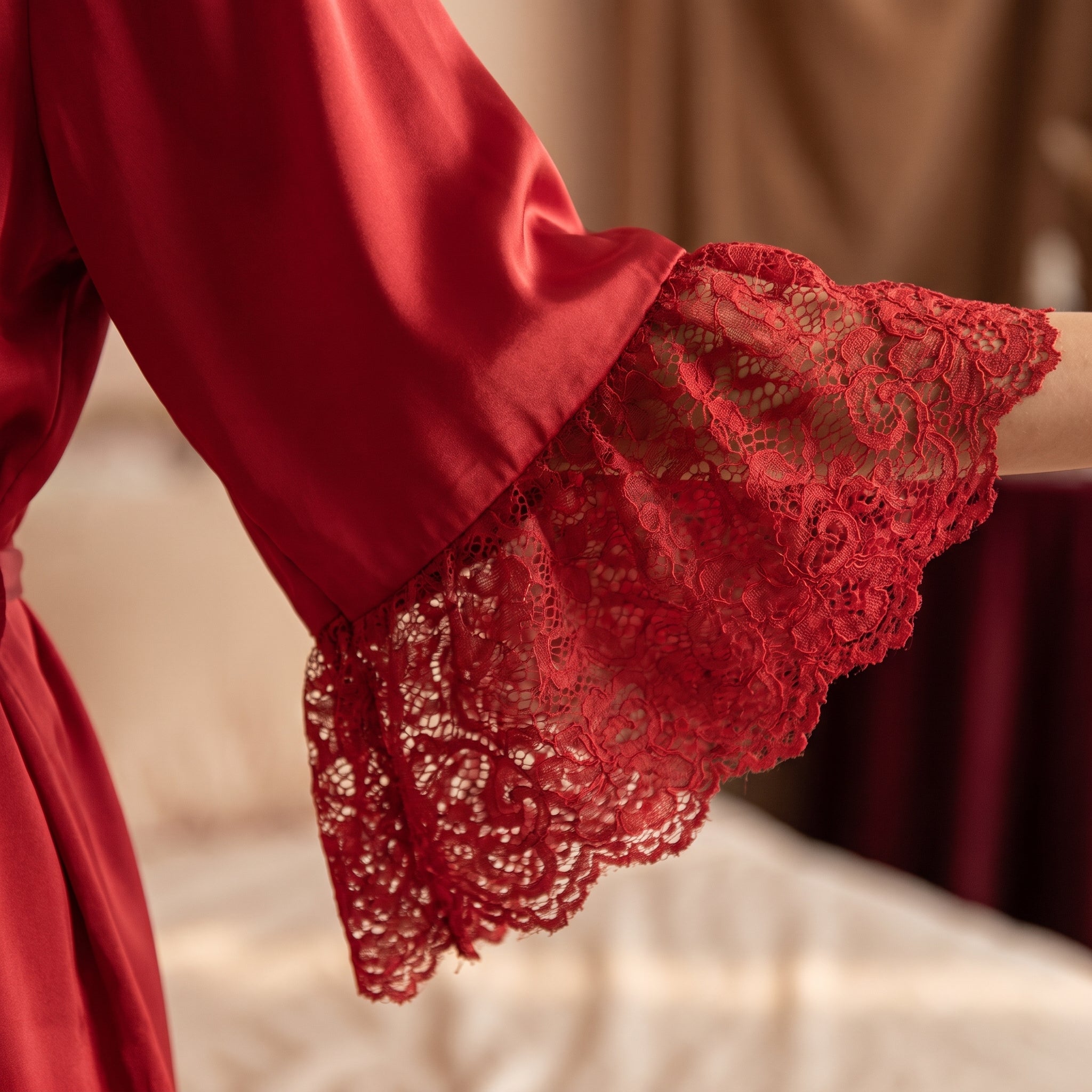 La manche évasée du kimono et son volant de dentelle Image