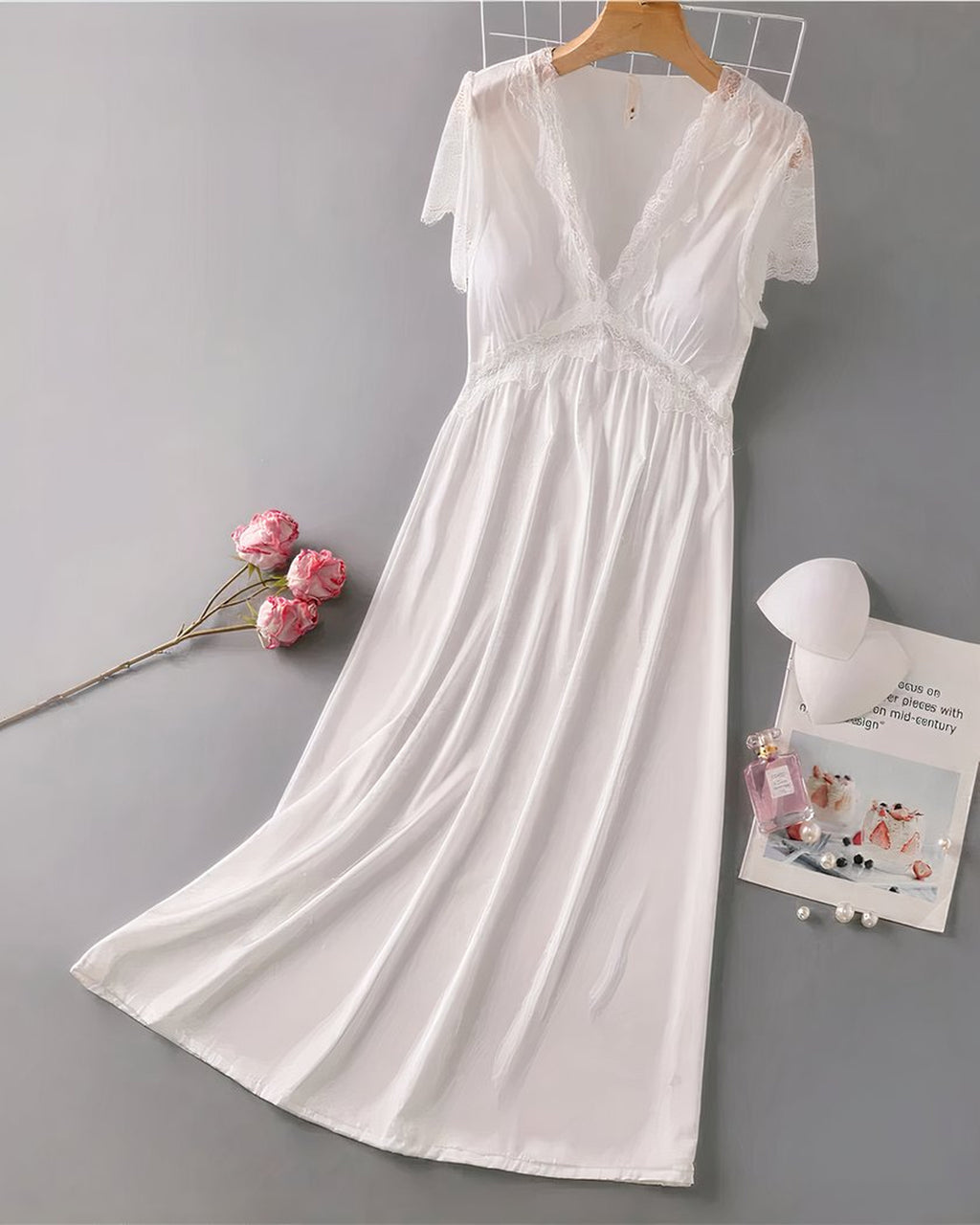 La chemise de nuit blanche vue en entier