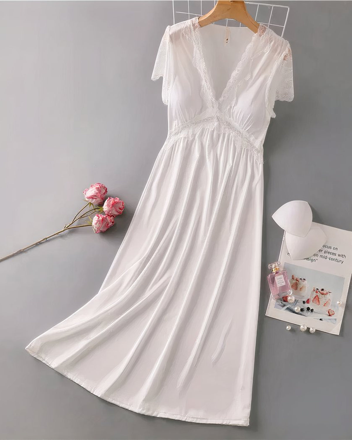 La chemise de nuit blanche vue en entier