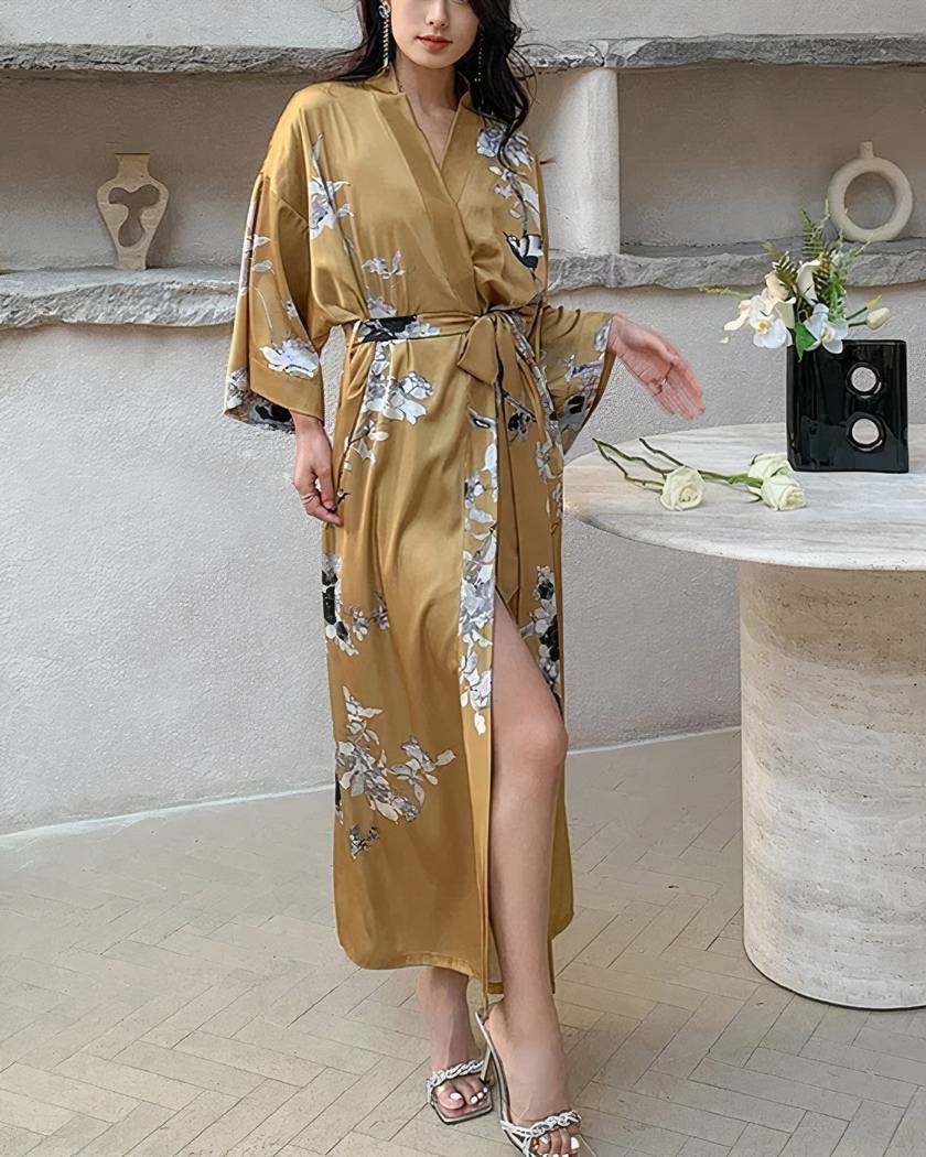 Peignoir kimono long satiné et fleuri coloris Dore
