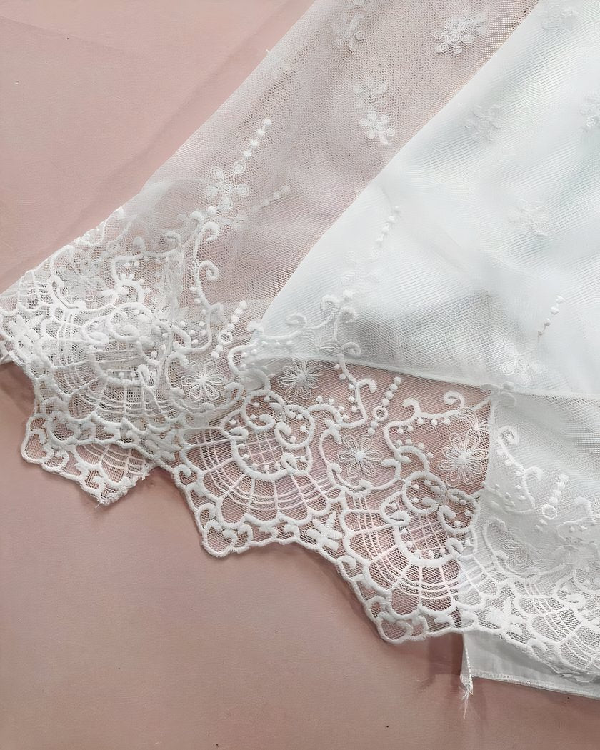 Ensemble nuisette et kimono blanc en satin et dentelle