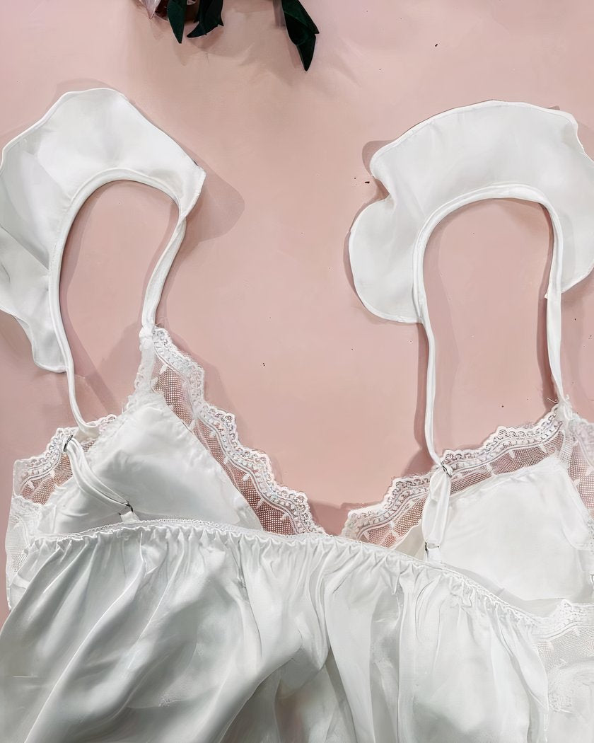 Ensemble nuisette et kimono blanc en satin et dentelle