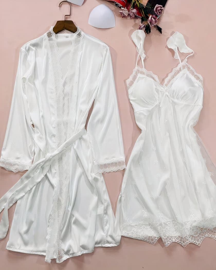 Ensemble nuisette et kimono blanc en satin et dentelle