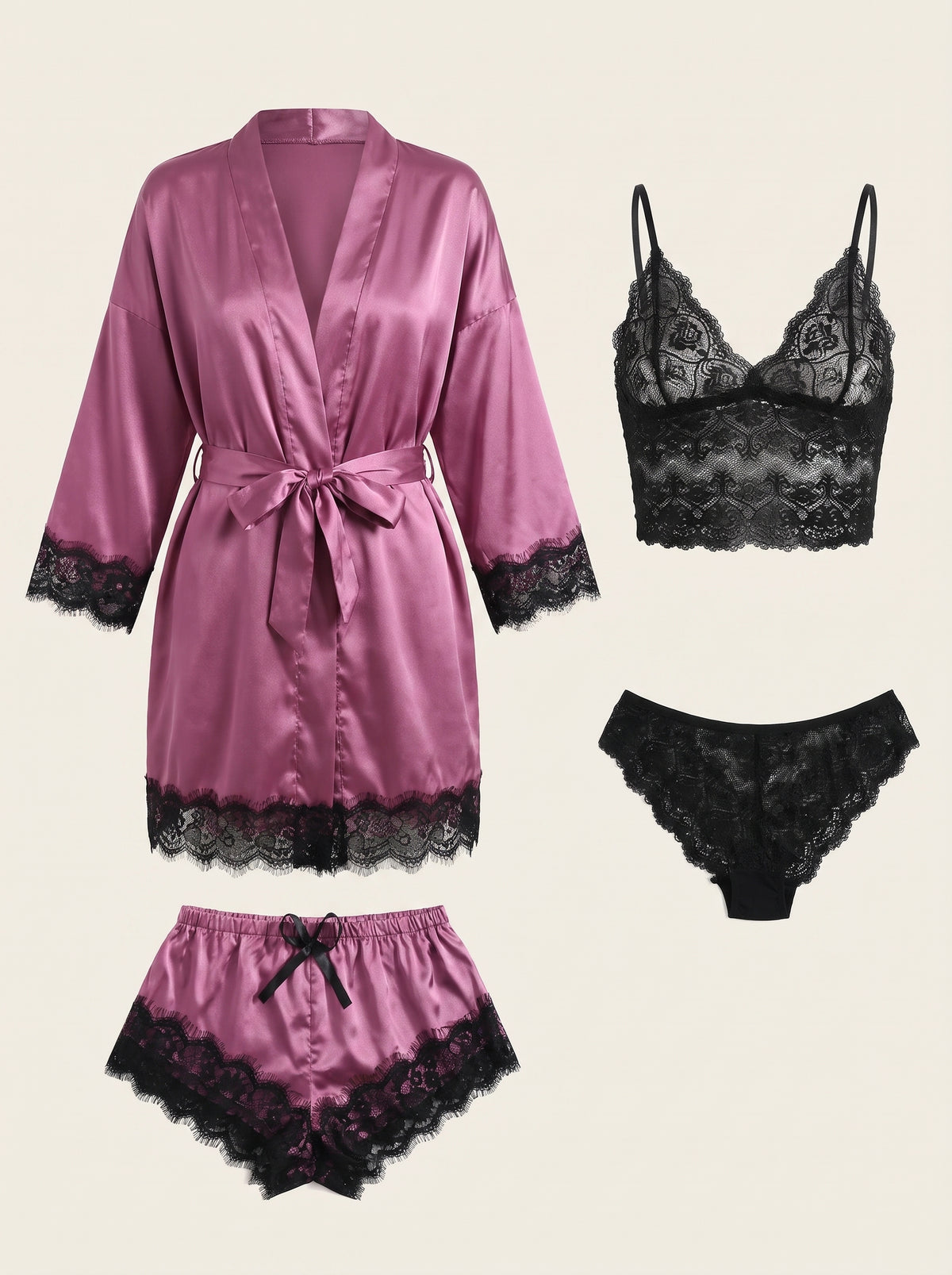 Les quatre pièces de l’ensemble pyjama satin et dentelle rose mauve, sur mannequin invisible