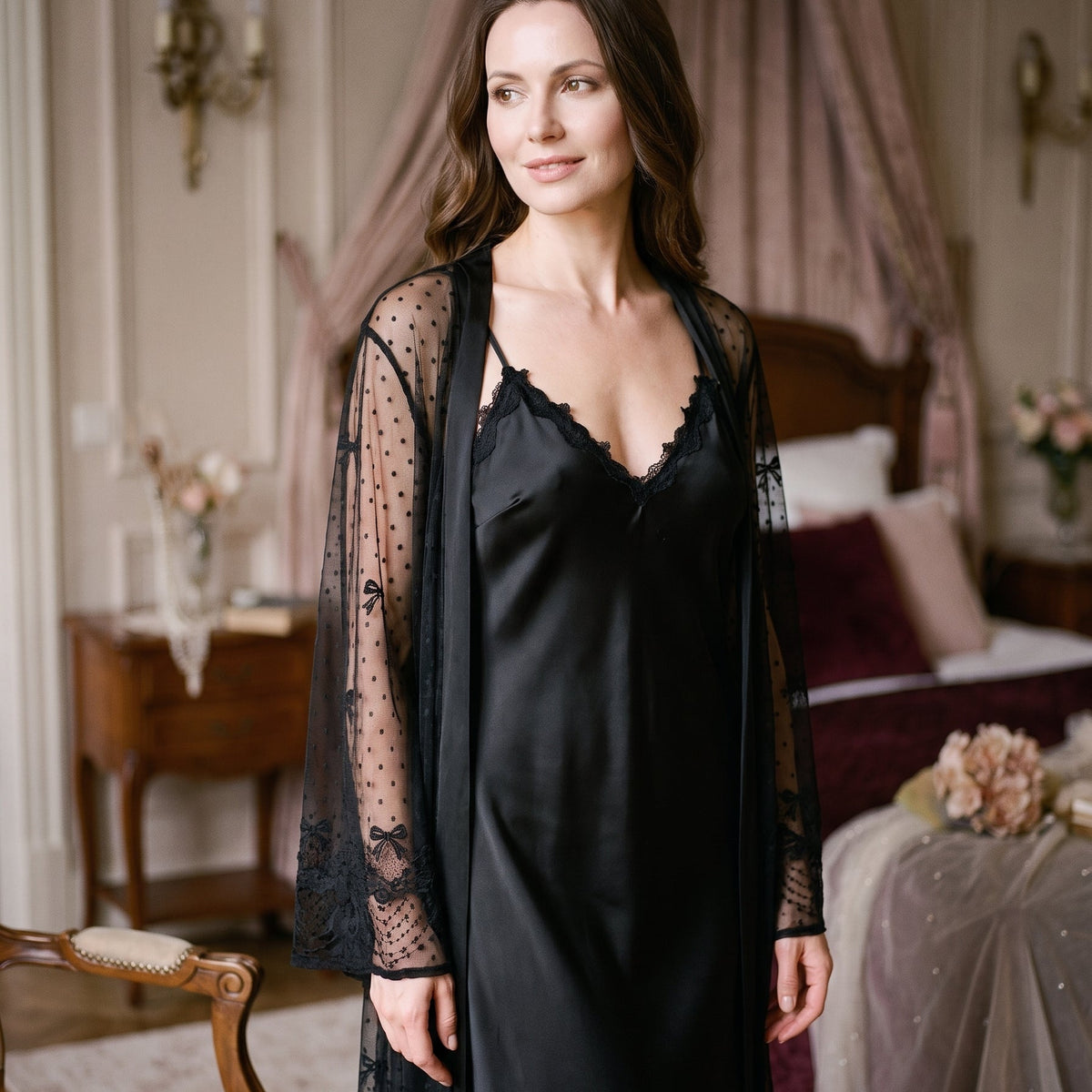 Une allure romantique et sensuelle — Ensemble Nuisette et Kimono Noir en Dentelle