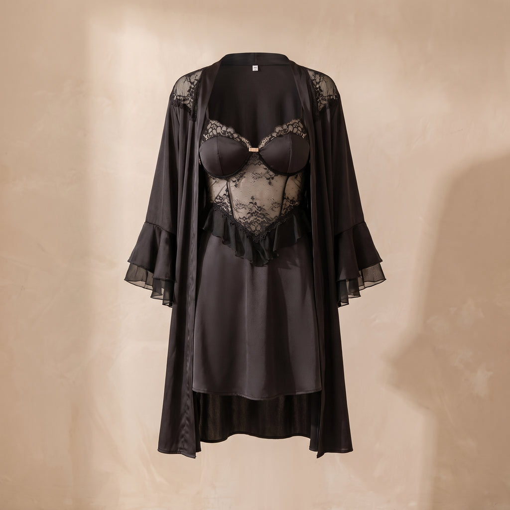 Ensemble nuisette et kimono noir porté sans mannequin, coupe fluide