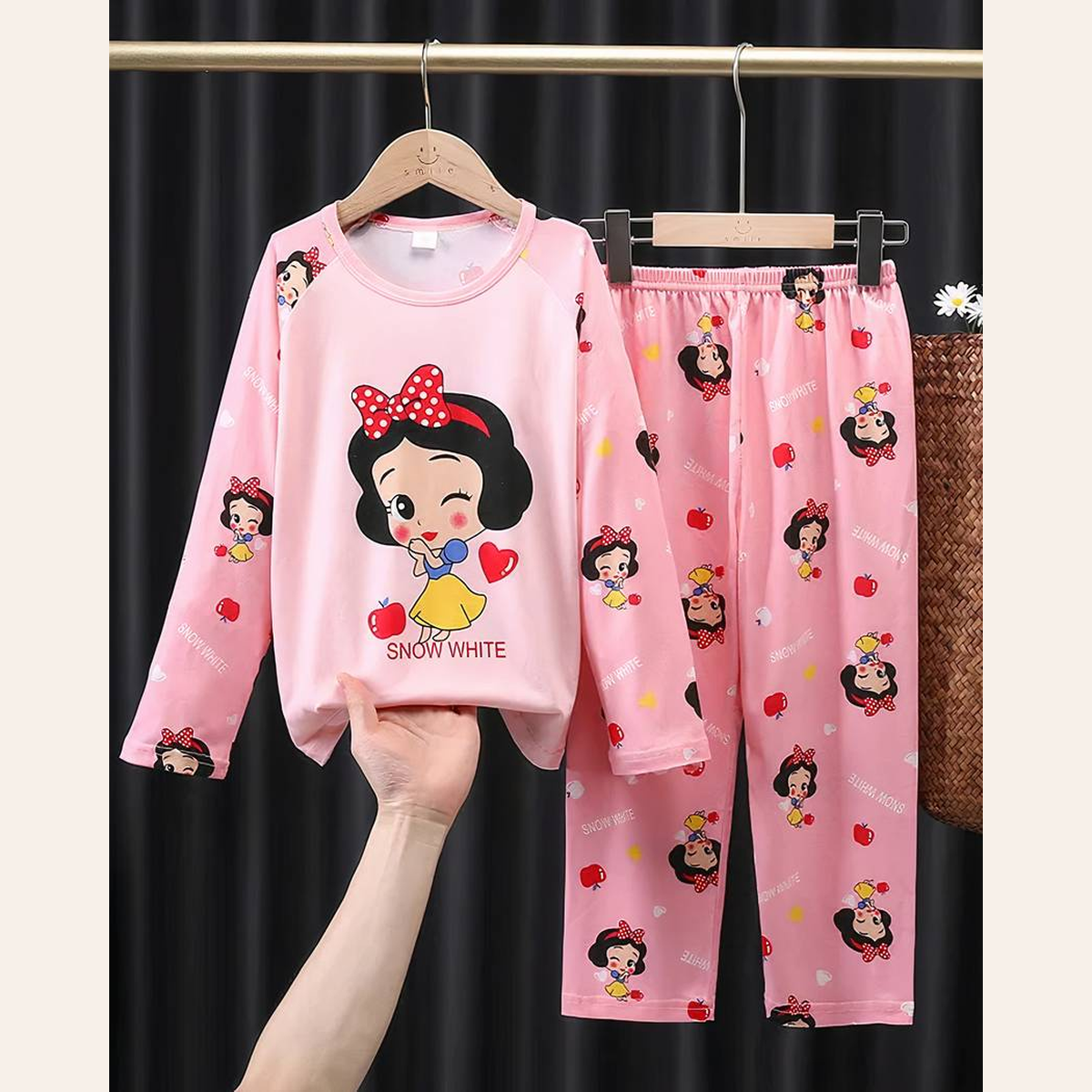 Héroïne Blanche-Neige sur le pyjama Disney fille rose, modèle 4