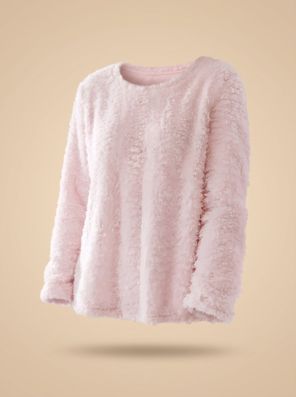 Robe de nuit rose surdimensionnee portee par un mannequin invisible, vue de face sur fond neutre