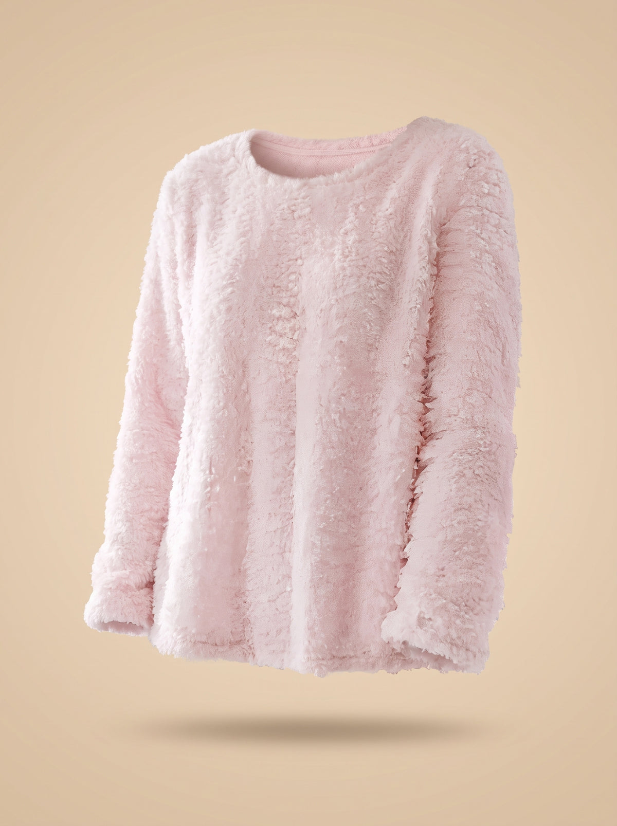 Robe de nuit rose surdimensionnee portee par un mannequin invisible, vue de face sur fond neutre