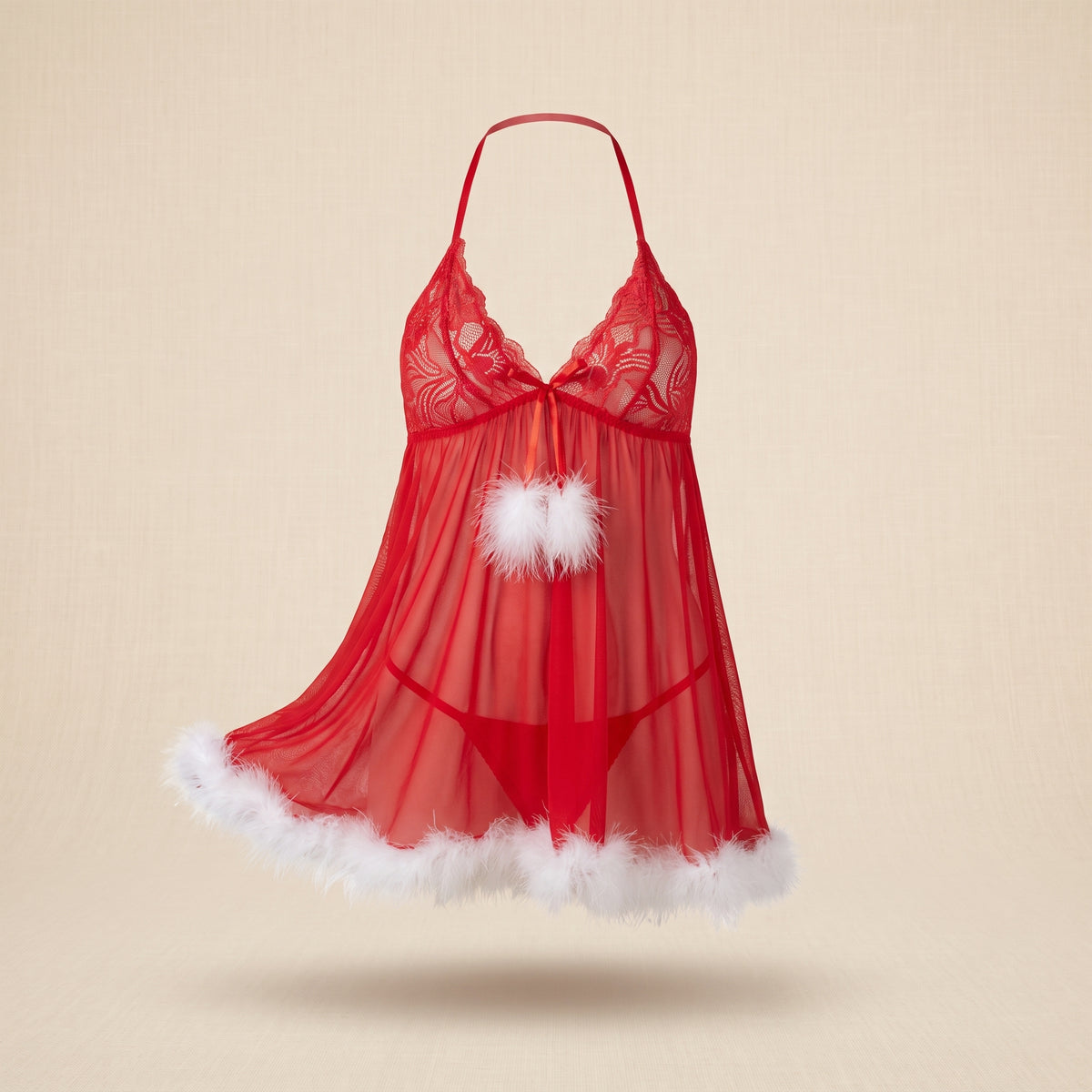 Nuisette de Noel rouge en mousseline transparente sur mannequin invisible, dentelle fleurie et bordure en fausse fourrure blanche