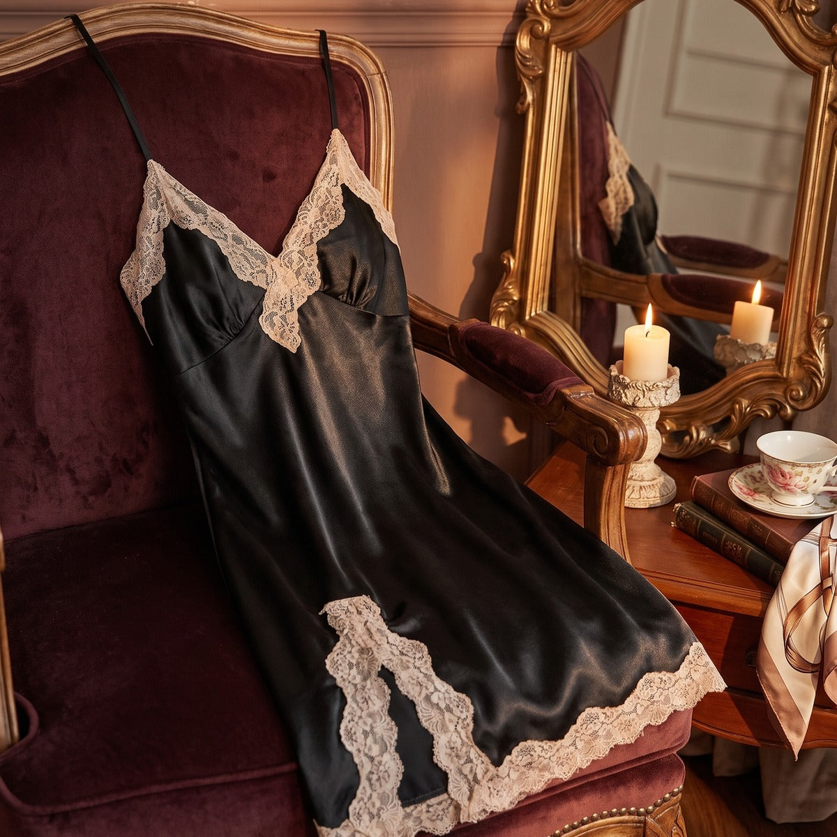 Ambiance boudoir nuisette satinée Image
