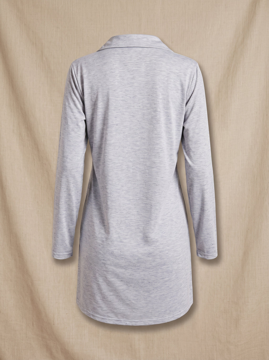 Chemise de nuit femme grise vue de dos, portée par un mannequin invisible