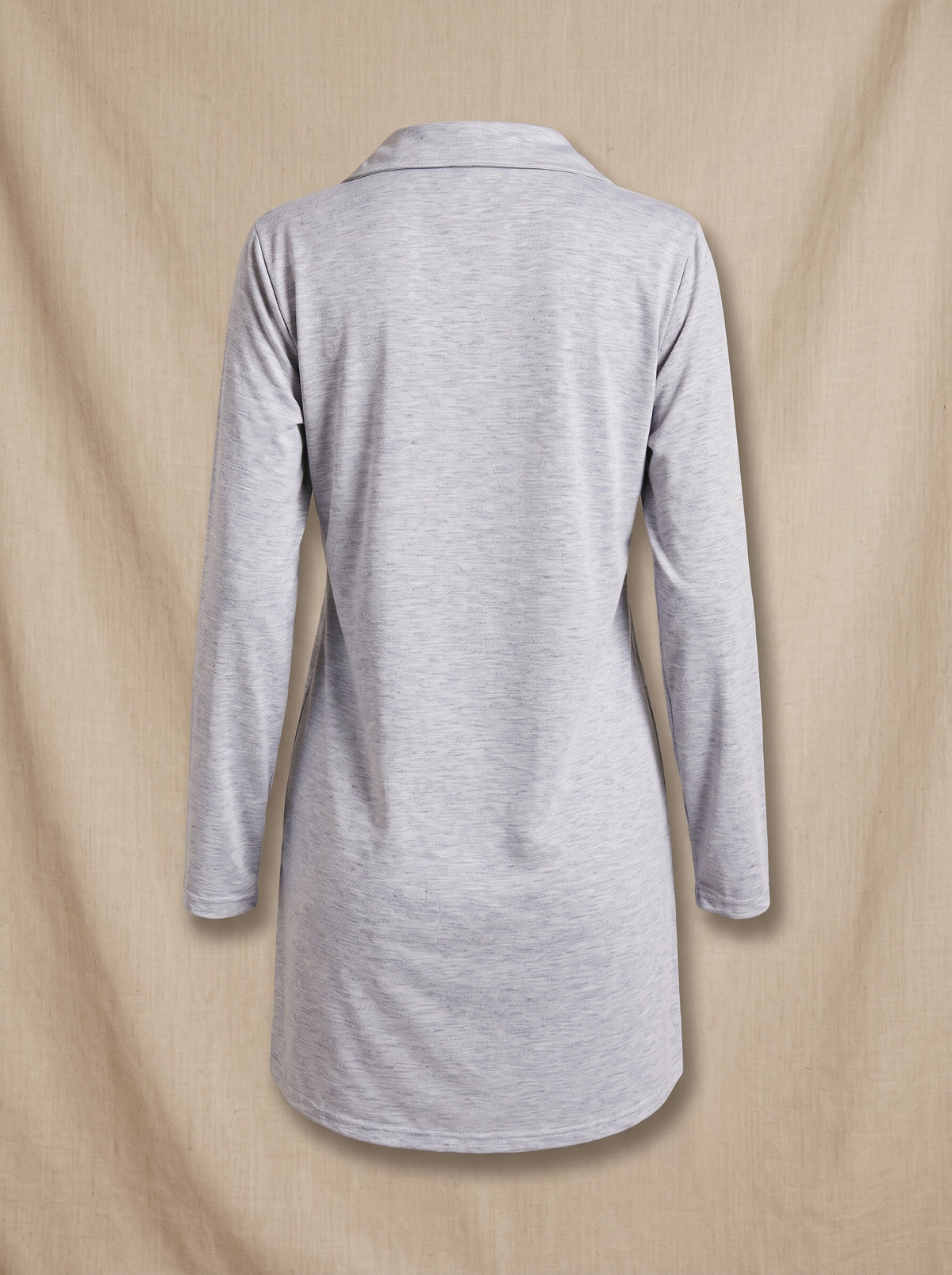 Chemise de nuit femme grise vue de dos, portée par un mannequin invisible