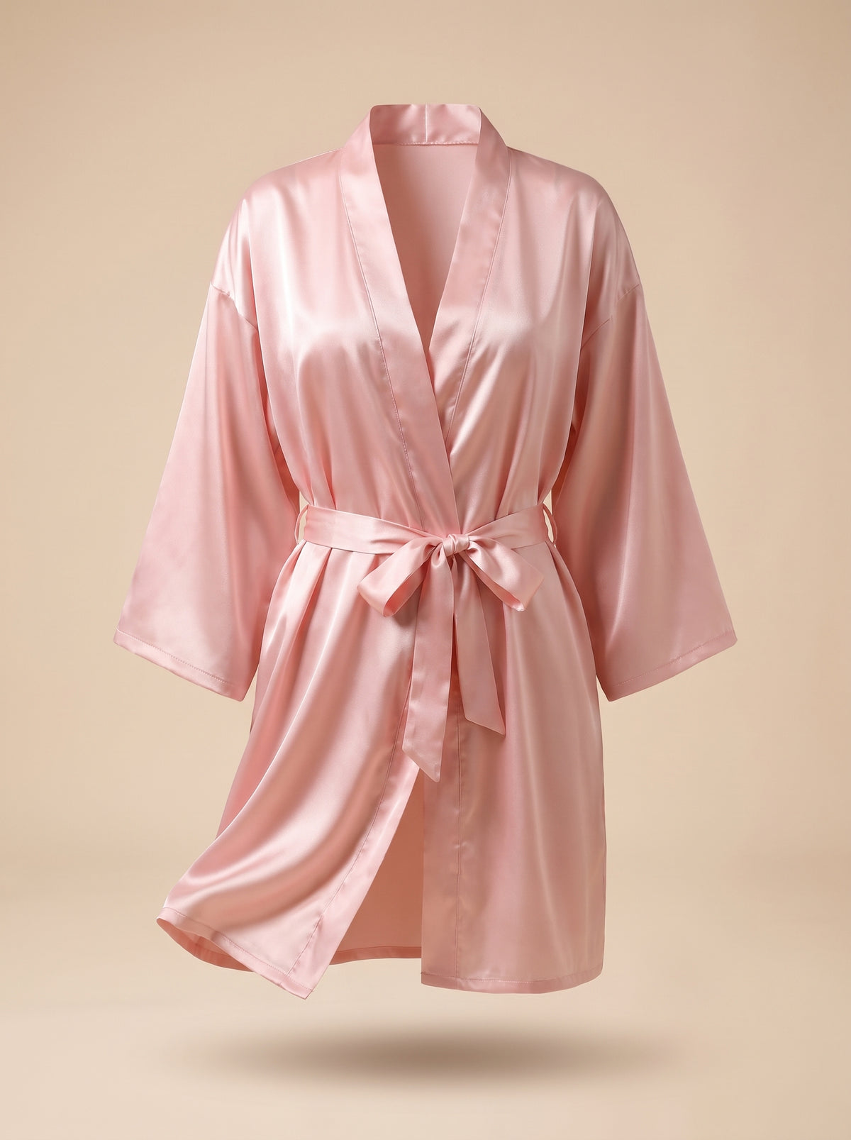 Peignoir kimono satiné rose poudré vu de face, effet mannequin invisible