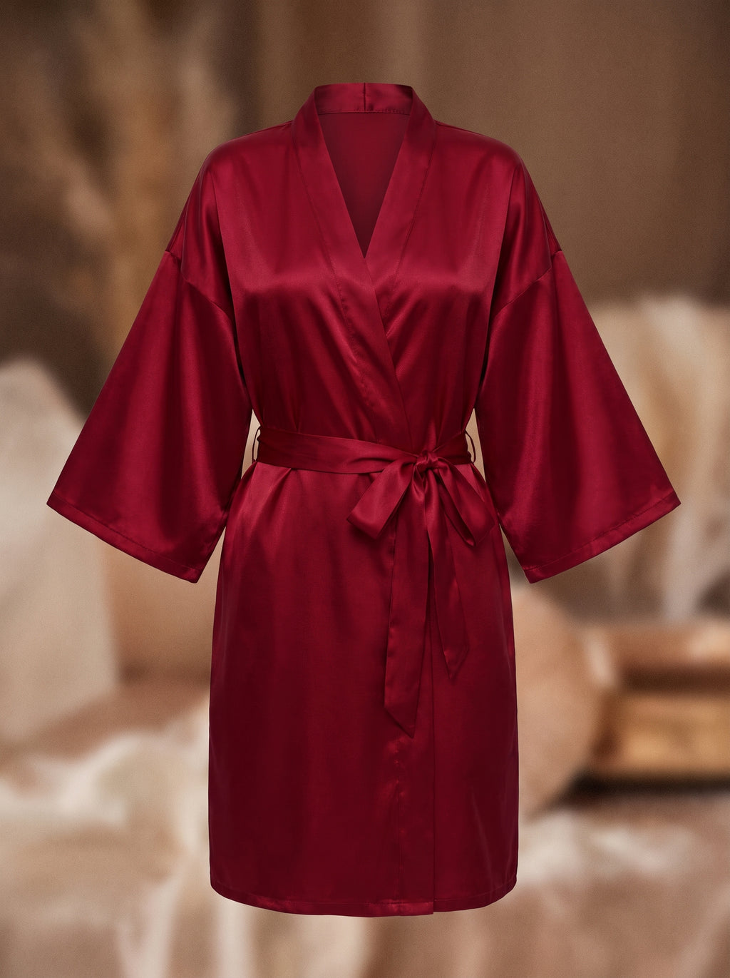Peignoir kimono satiné bordeaux vu de face, effet mannequin invisible
