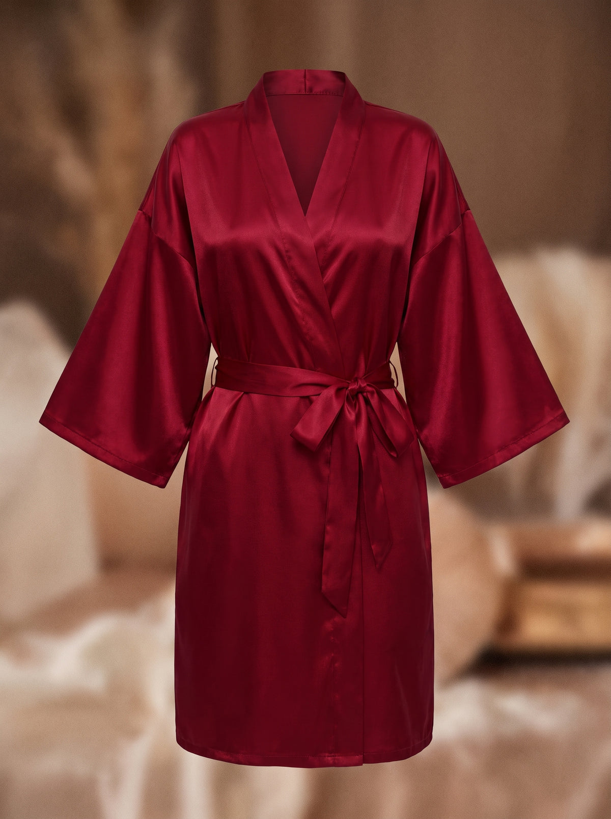 Peignoir kimono satiné bordeaux vu de face, effet mannequin invisible