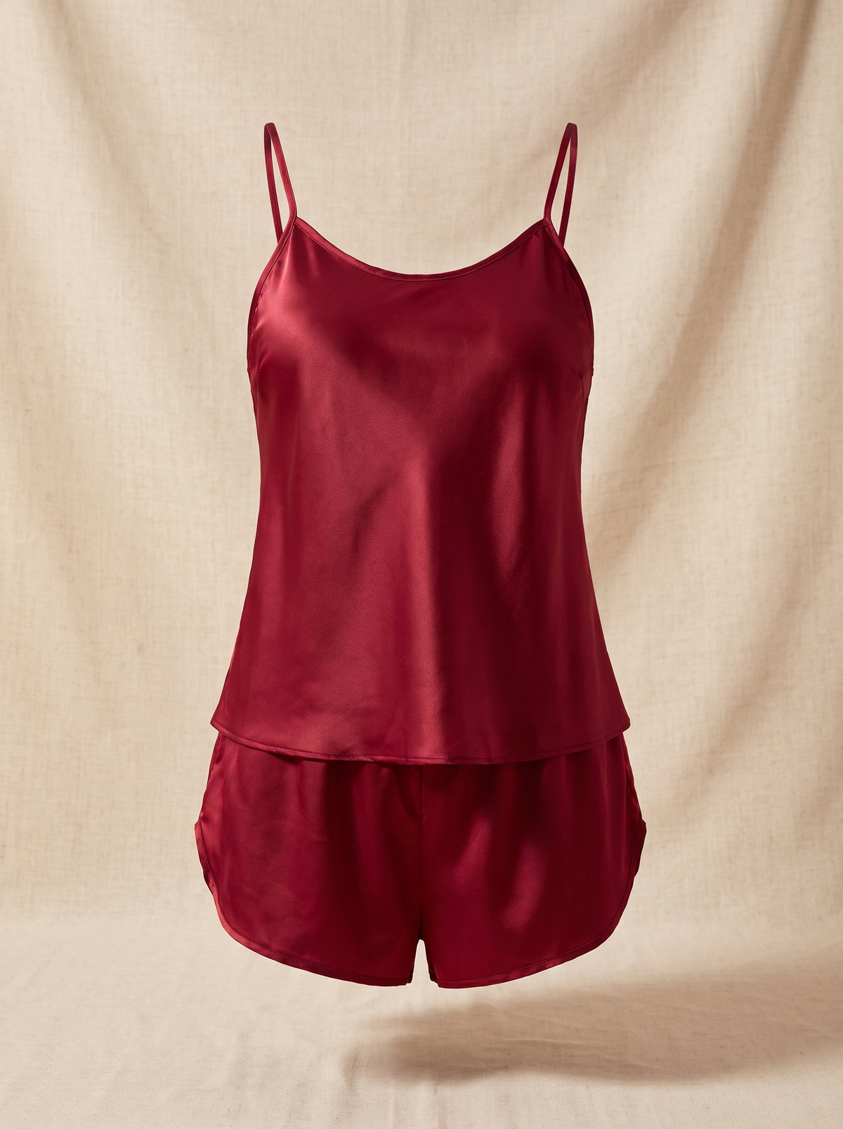 Pyjama femme ete deux pieces rouge satin, mannequin invisible