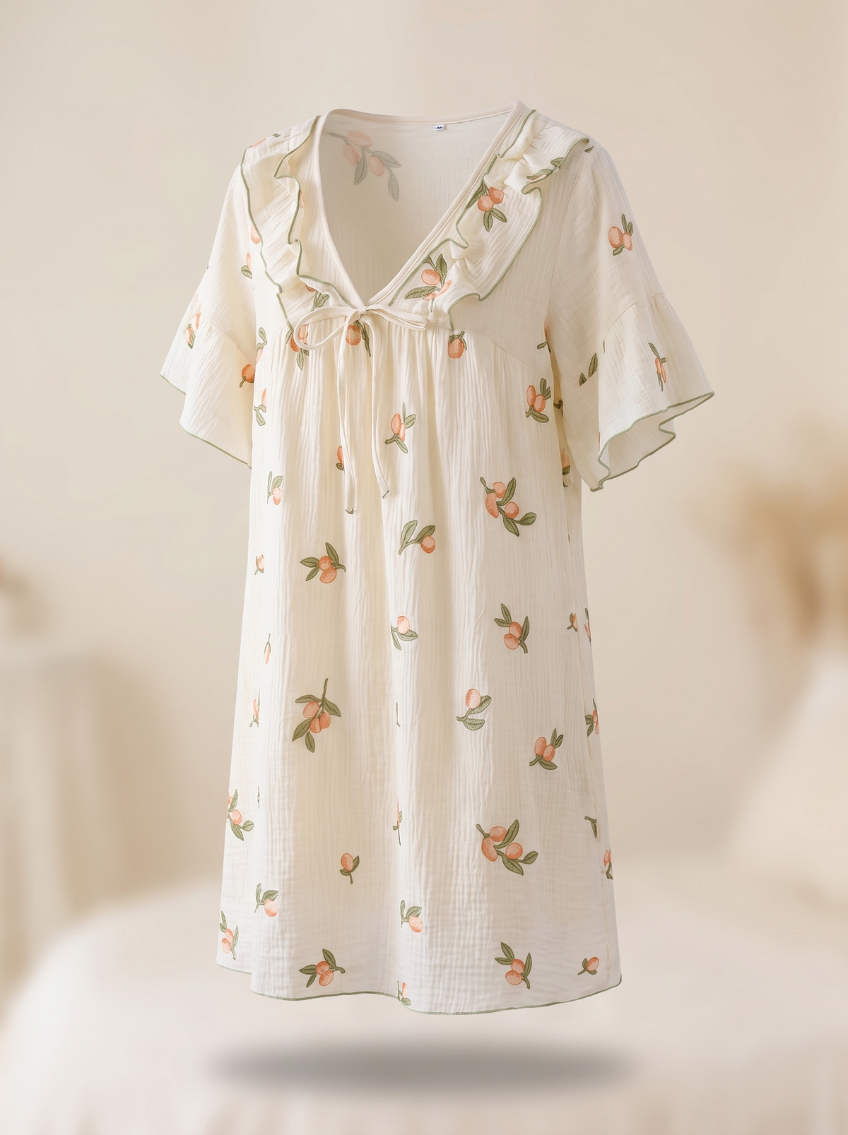 Nuisette en coton imprimé de feuilles et de fruits sur mannequin invisible, coupe ample