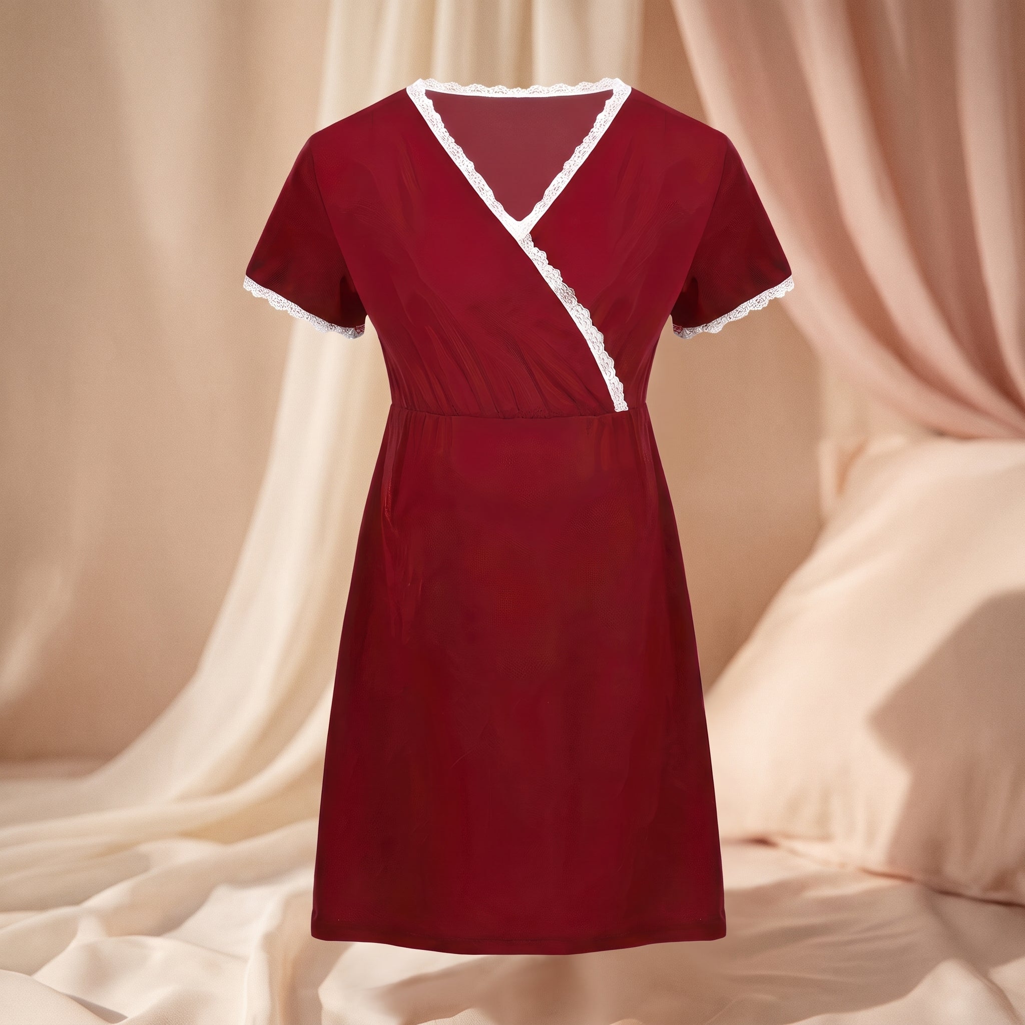 Nuisette de maternité rouge sur mannequin invisible, taille empire évasée qui laisse la place au ventre d'un mois à l'autre Image