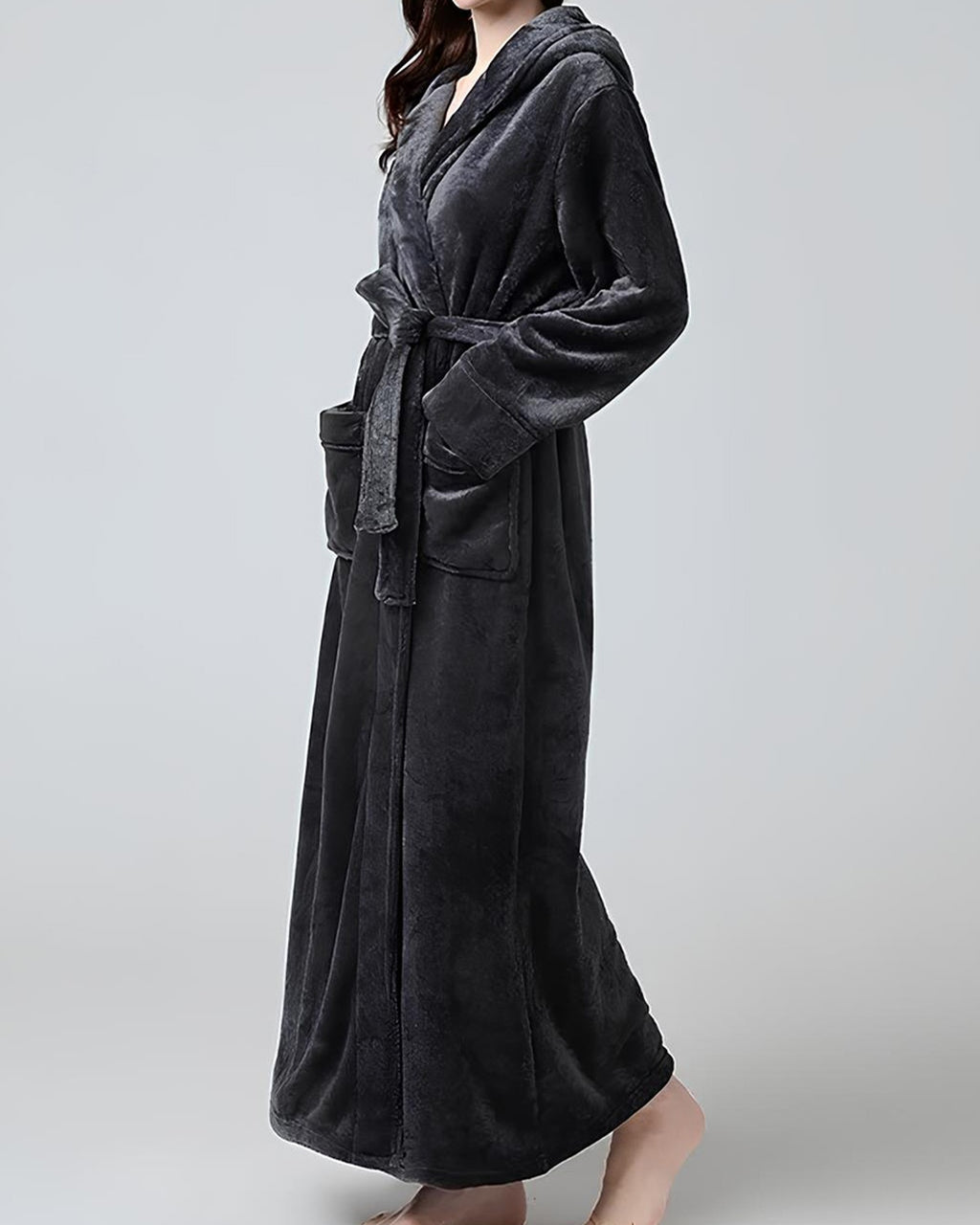 Le peignoir en anthracite, vu de trois quarts