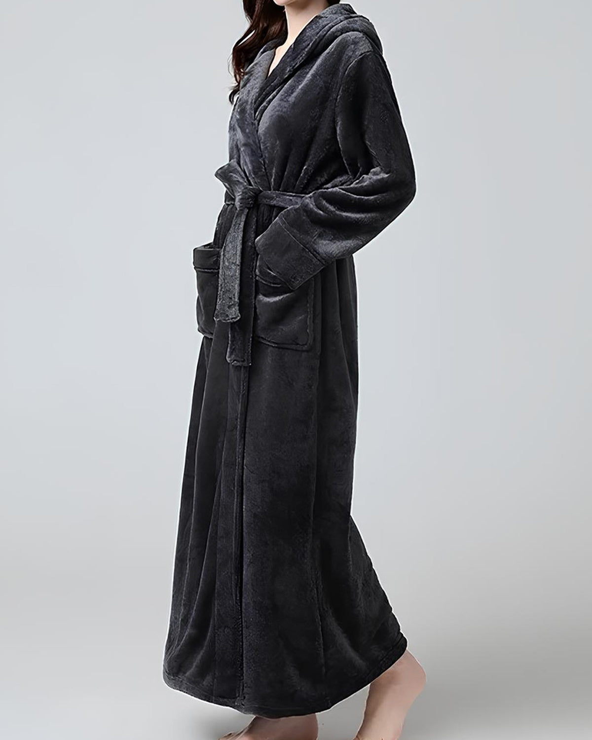 Le peignoir en anthracite, vu de trois quarts