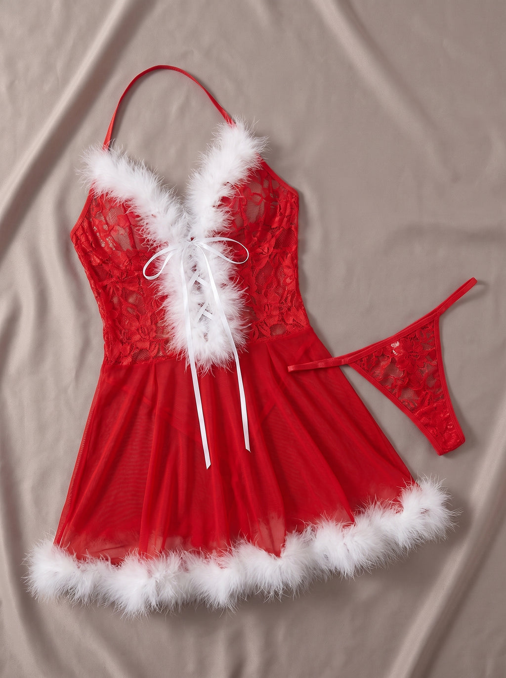 Nuisette babydoll de Noël rouge en dentelle et mesh à fourrure blanche, posée à plat