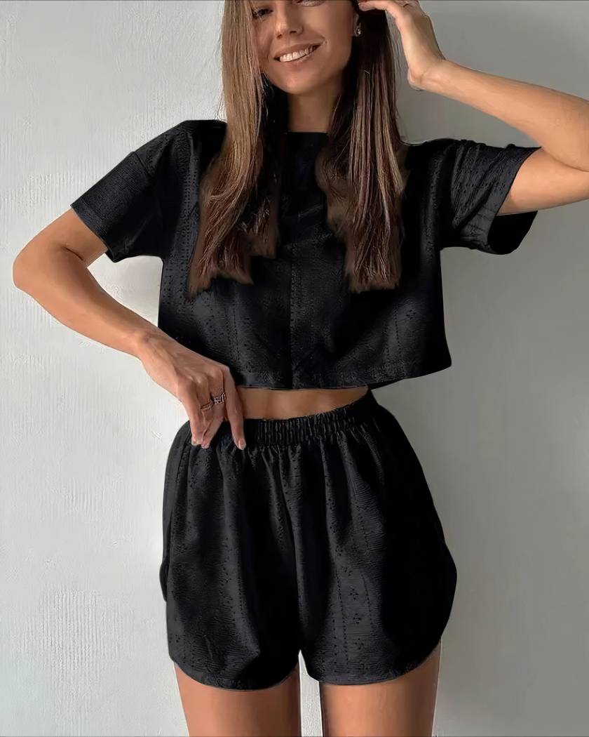 Pyjama d'été en broderie anglaise, coloris noir, haut court et short assorti