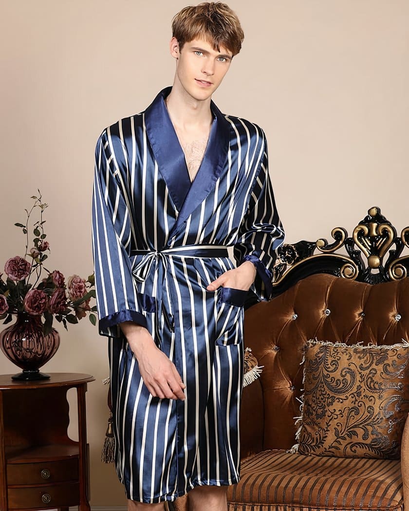 Robe de chambre homme en satin bleu marine rayé