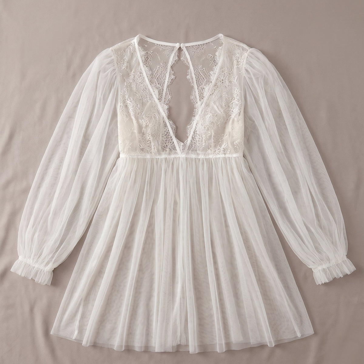 Un romantisme vintage et éthéré — Nuisette Babydoll Blanche Transparente en Tulle