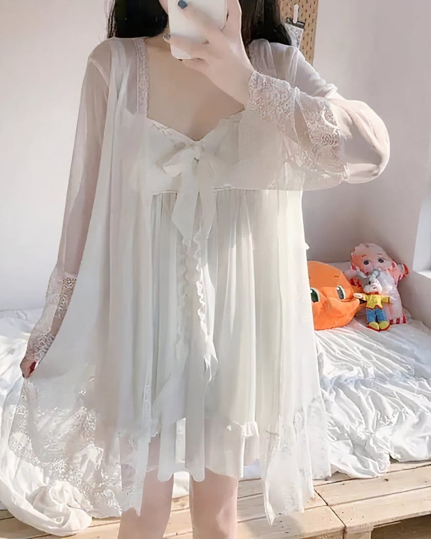 Nuisette Babydoll Blanche à Noeud et Sur-Robe en Dentelle