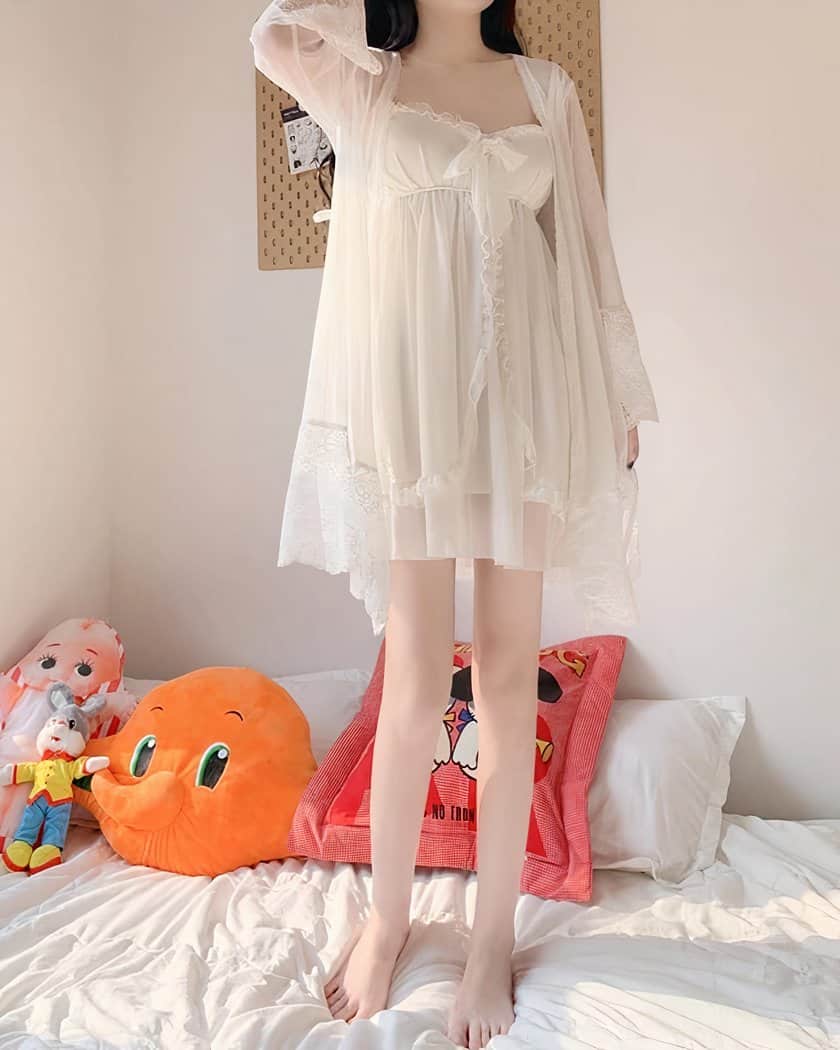 Nuisette Babydoll Blanche à Noeud et Sur-Robe en Dentelle